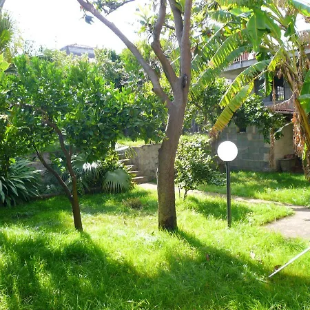 4 Bedrooms House With Sea View And Enclosed Garden At 1 Km Away From The Hébergement de vacances *