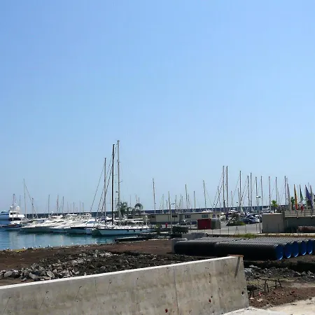 Hébergement de vacances 4 Bedrooms House With Sea View And Enclosed Garden At 1 Km Away From The Riposto